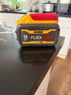 📌DEWALT FLEXVOLT 20V/60V MAX Lithium-Ion 9.0Ah Battery) 👉PRECIO FIRME NO MENOS👉$135 NEW