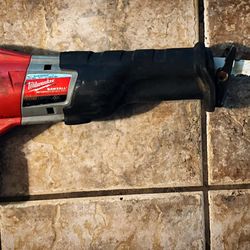 Milwaukee Saw (battery Operated With Charger)