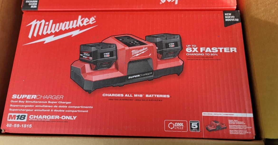 M18 18V Dual Bay Simultaneous Super Charger