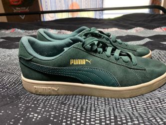 Green Pumas,size 9