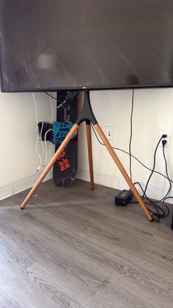 Wooden modern Tv stand