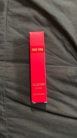 Valentino Voce Viva Eau de Parfum Go Spray – 10 mL (0.33 fl oz)