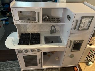 Melissa & Doug Wooden Play Kitchen – Large White Kitchen + Accessories