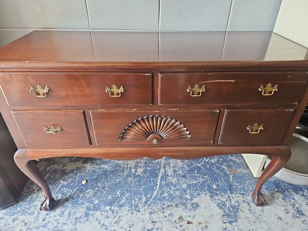 Dresser Stand