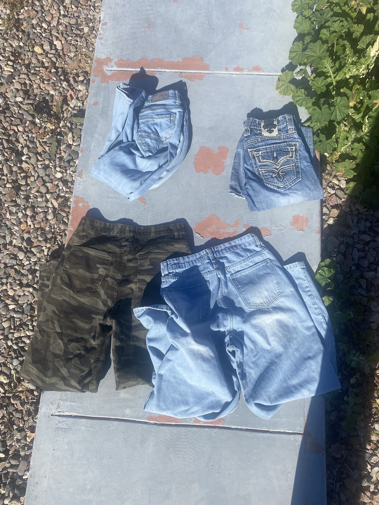 FLASH SALE ON BAGGY JEANS