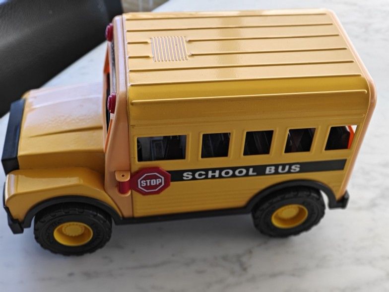 Large Toy School Bus (15" X 9")