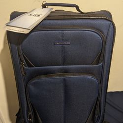 US Traveler Aviron Bay Expandable Softside Luggage with Spinner Wheels 22"