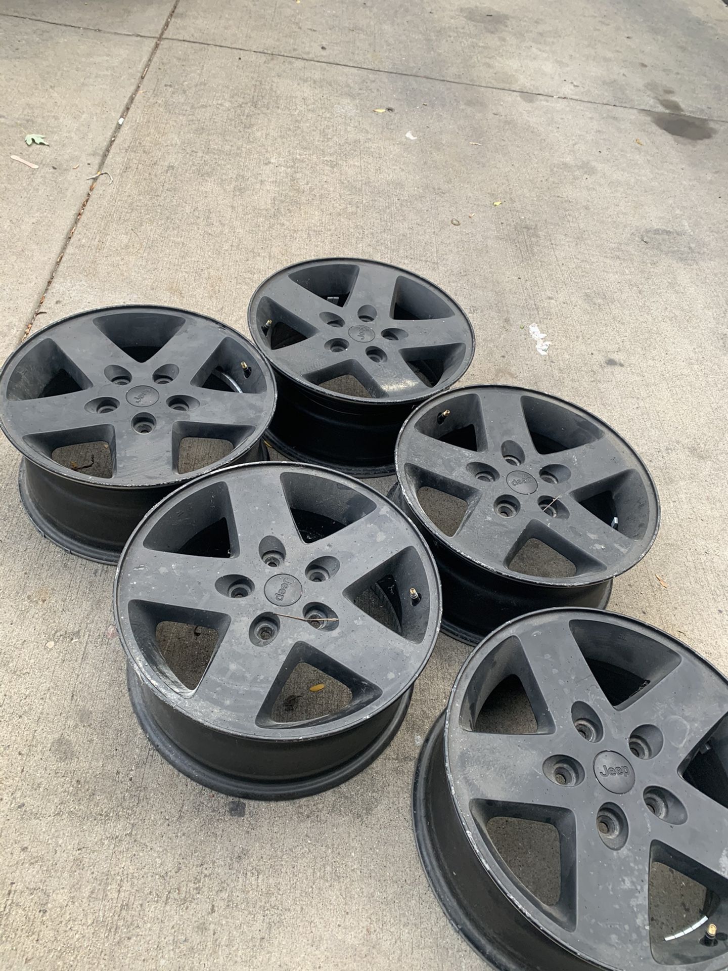 Jeep 17 inch rims (only rims)