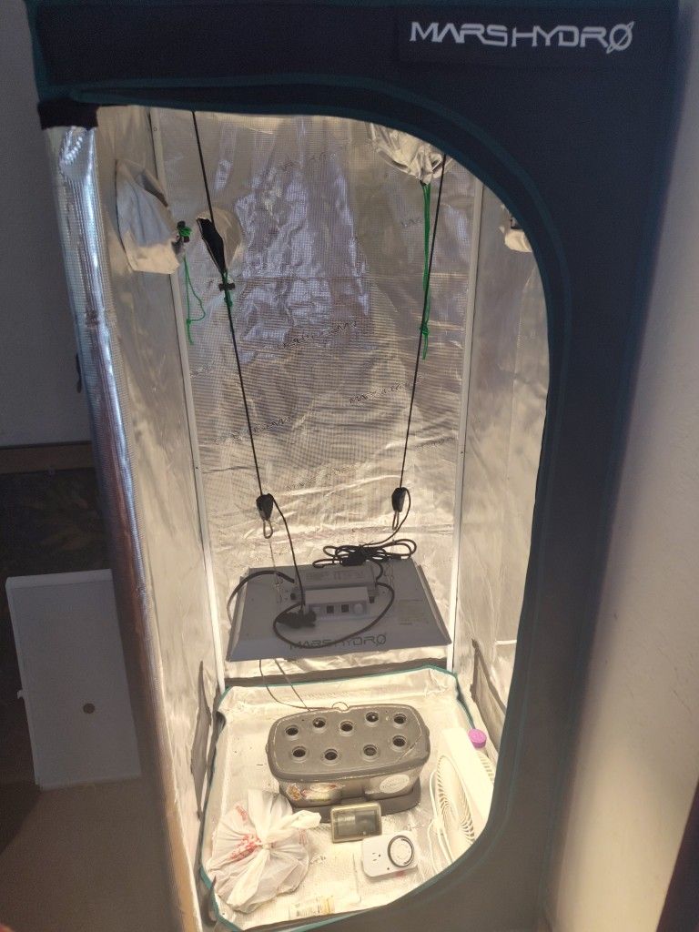 Marshydro Tent And 1000w Led Light. With Fan And Timer
