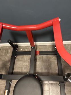 Chest press machine