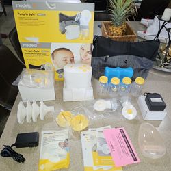 Medela Pump in Style MaxFlow with Carry Bag and FREE new Muchkin flow nippleShield +