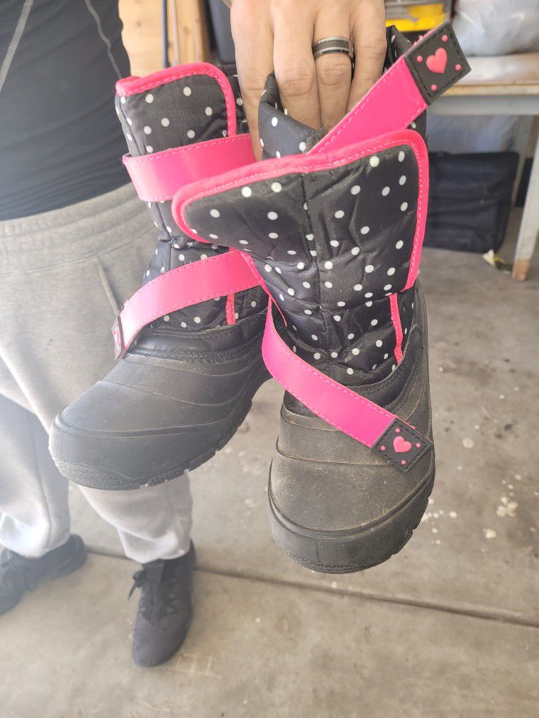 Snow Boots Girls size 4 