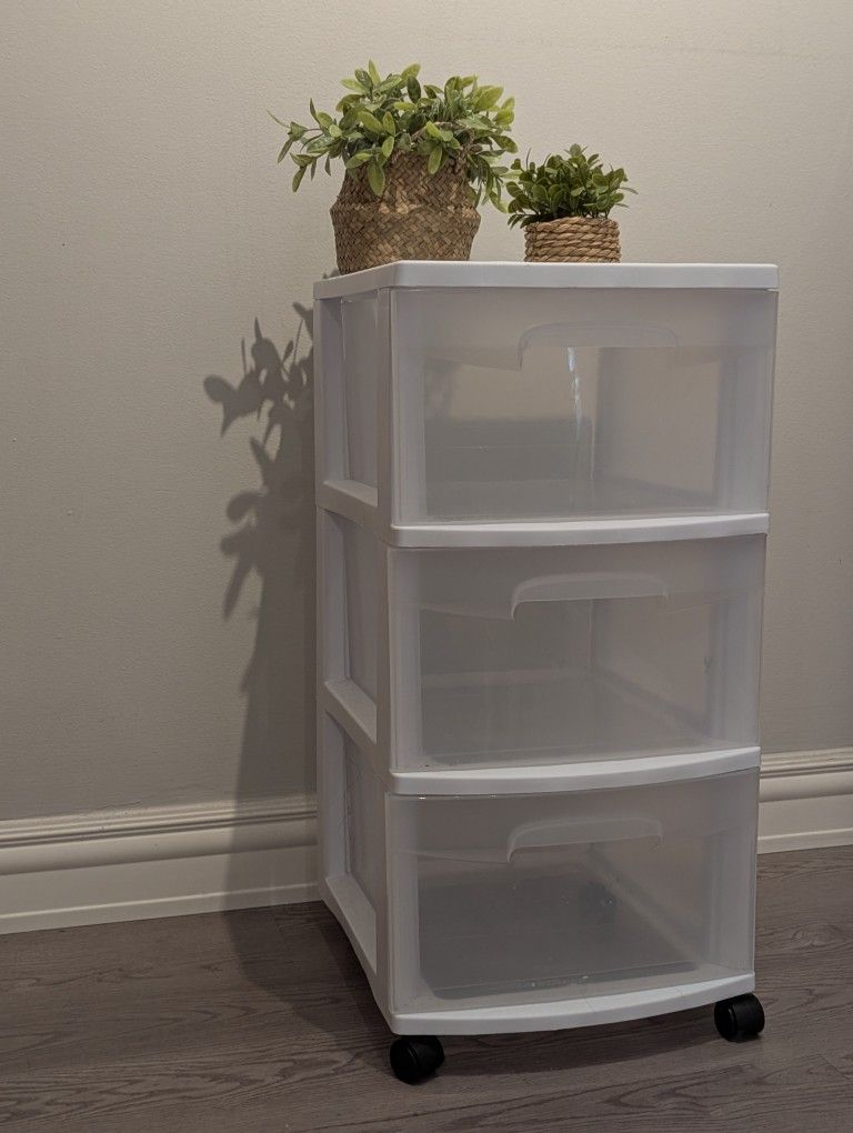 Mini Storage Shelf: 24" H x 21.88" W x 15.25" D