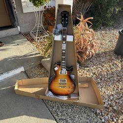 Beautiful 😻 Electric Guitar.  🎸.      New 