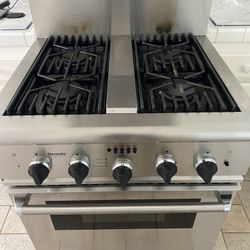 Thermador gas, electric range and vent hood