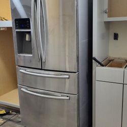 2 Drawer 2 Door Samsung Fridge.  Works Great