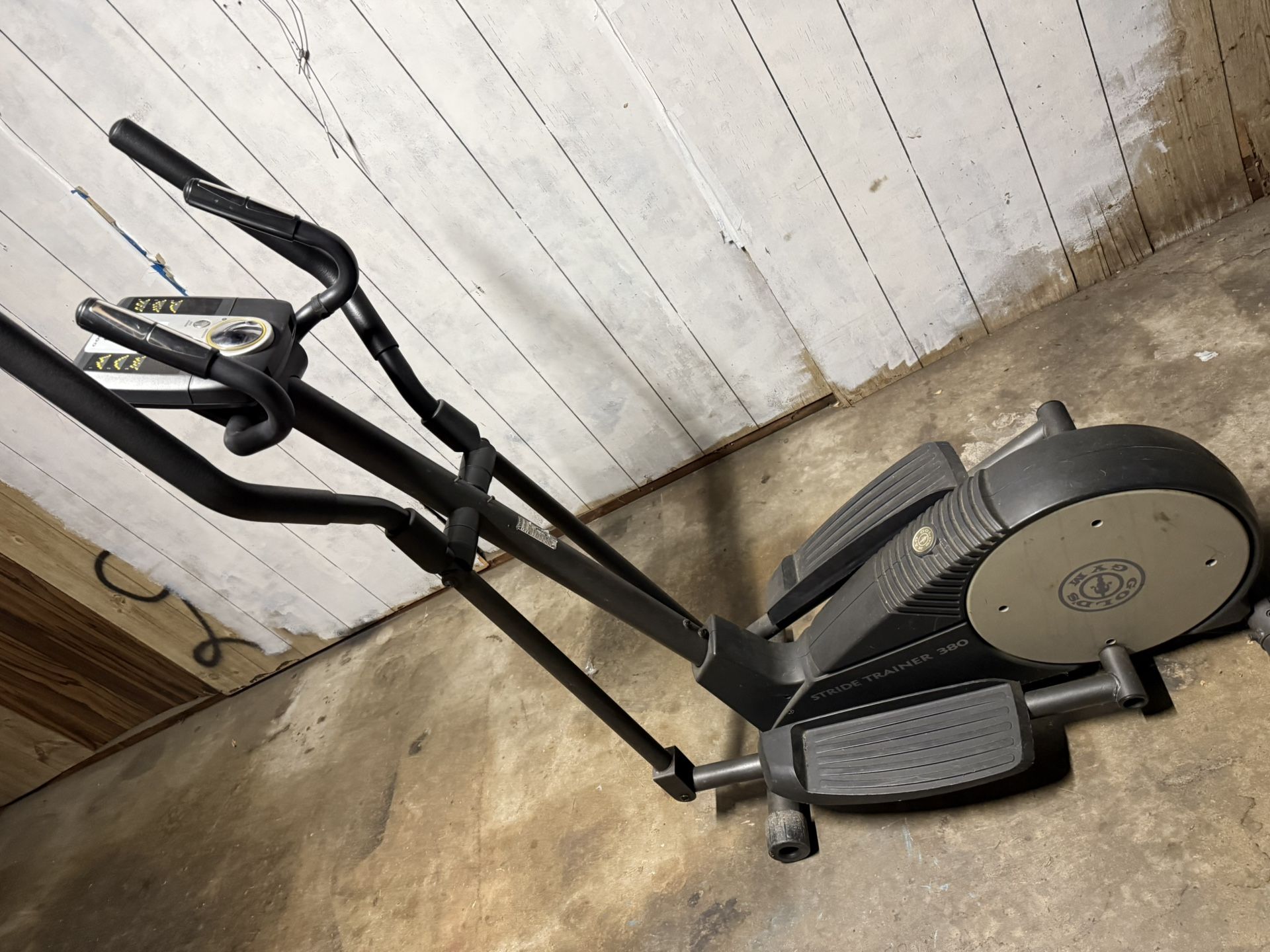 Golds gym stride trainer elliptical machine
