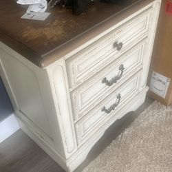 Ashley Furniture Bedroom Set. 