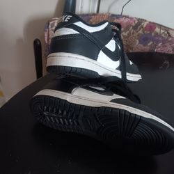 Black And White Nike Girls Sz 11