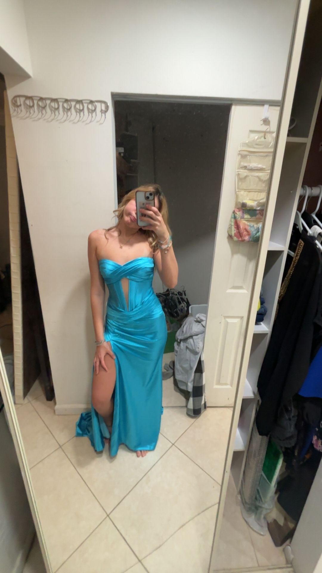 Reselling Prom dress never worn