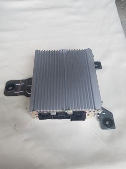 Amplifier active noise cancellation