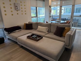 Living Spaces Aries 2-Piece Sectional w/ Left Chaise & Cocktail Ottoman - Light Grey