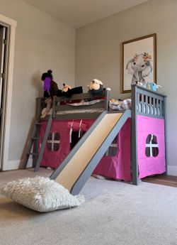 Twin loft bed w/slide & play place