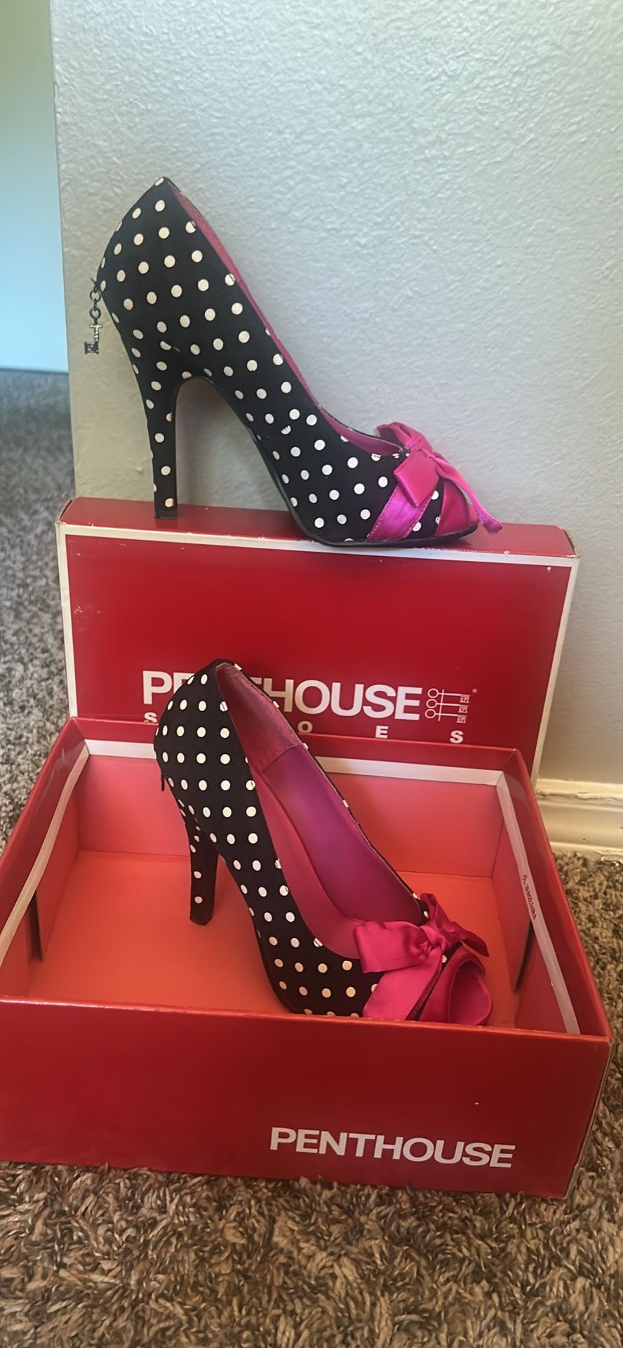 PENTHOUSE HEELS SIZE 8.5 WOMENS