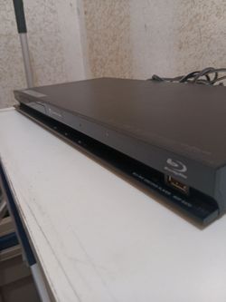 Sony Blu-ray disc/DVD player w/3D capability MODEL: BDP-470