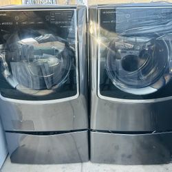 LG. WASHER. 5.6Cubic. And Gas DRYER 