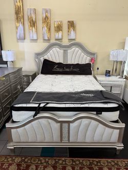 Queen bed room set On Sale