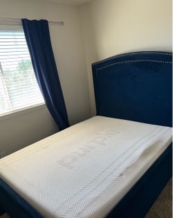 Bed frame & mattress
