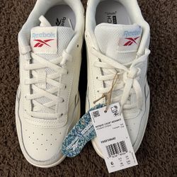 Women’s NWT Court Advance Sneakers 
