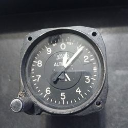 Altimeter Gauge for Cessena Airplane
