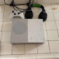 Xbox One S With Razor Bluetooth Headset +3 Call Of  Duty Games