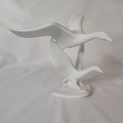 BEAUTIFUL Kaiser Bisque Porcelain Flying Geese, Signed 