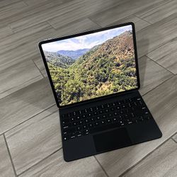 iPad Pro 12.9 Silver 256 Gb 6th Gen With Magic Keyboard