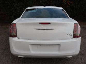 2014 Chrysler 300 Thumbnail