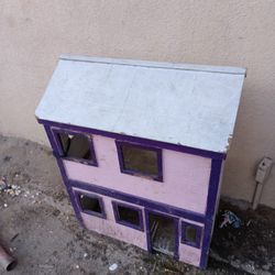 Cool Wooden Dollhouse Needs Restoration 