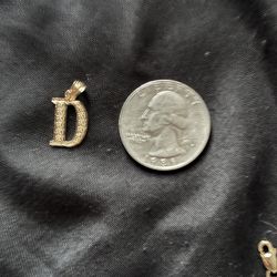 10k gold D pendant