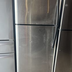 AKenmore Stainless Steel Top Freezer Refrigerator – Clean – Works Great