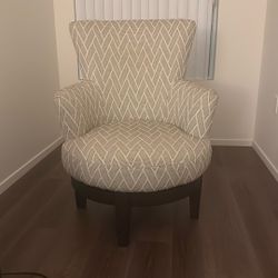 The Descriptive Choice: 360-Degree Swivel Accent Chair with Geometric Zig-Zag Pattern