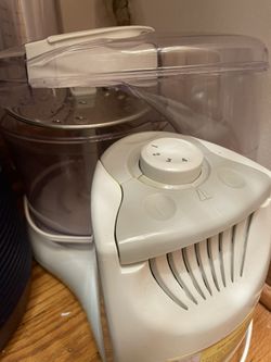 black and decar food processor work perfectly missing only the lower blade  but all the other parts and blades is there 