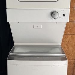whirlpool Stacked Washer and dryer 24” 