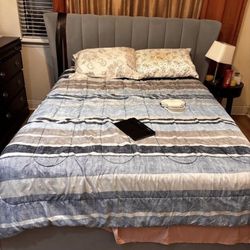 Queen bed with matress