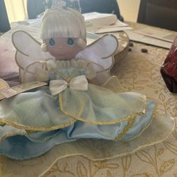 Precious moments, angel doll