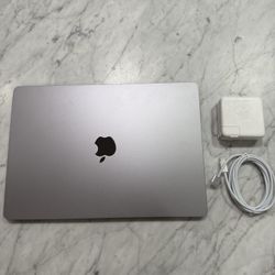 MacBook Air 15” M2 8GB 256GB like new with unlimited software