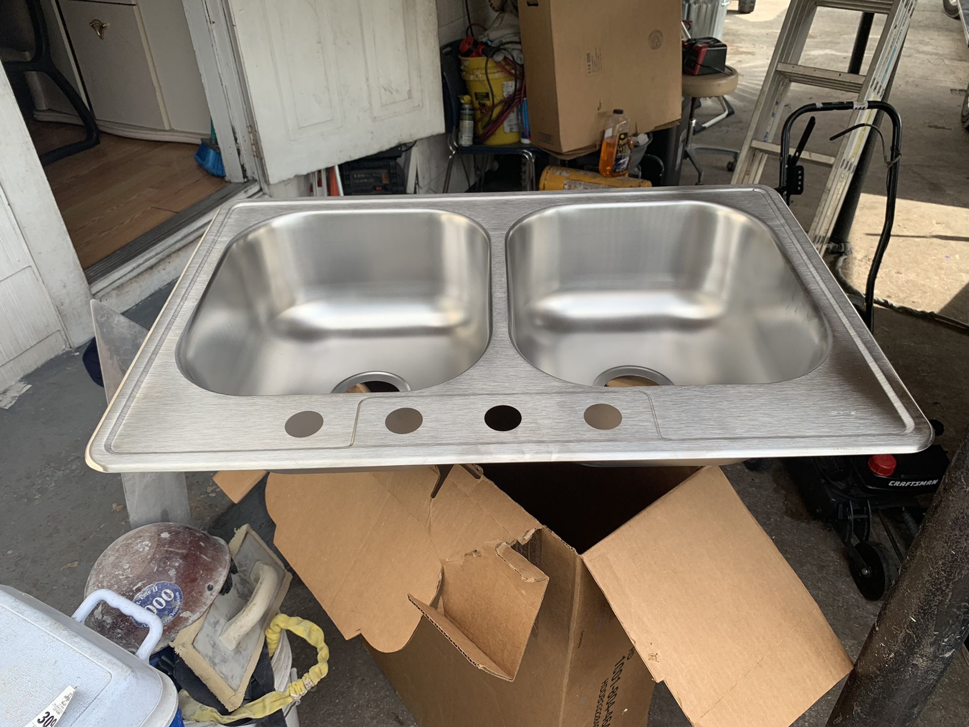 Elkay swift install sink 33”L x 22”W x 8”D top mount double bowl kitchen sink
