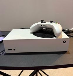 Xbox series S 1Tb with console and controller