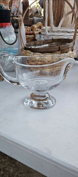 Williams-Sonoma Clear Glass Footed Gravy Boat – Made in Poland